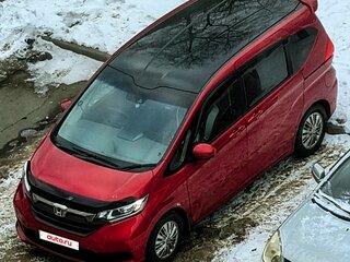 2021 Honda Freed II Рестайлинг, красный, 2150000 рублей, вид 3
