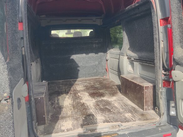 2010 Renault Trafic, красный, 990000 рублей - вид 9