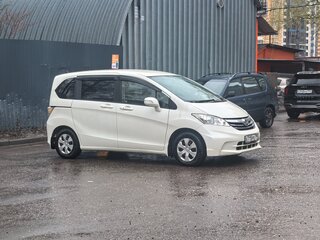 2012 Honda Freed I Рестайлинг, белый, 900000 рублей, вид 4