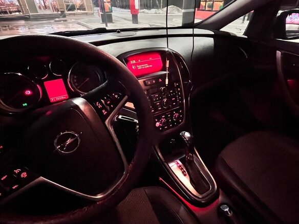 2013 Opel Astra J Рестайлинг, чёрный, 750000 рублей - вид 7