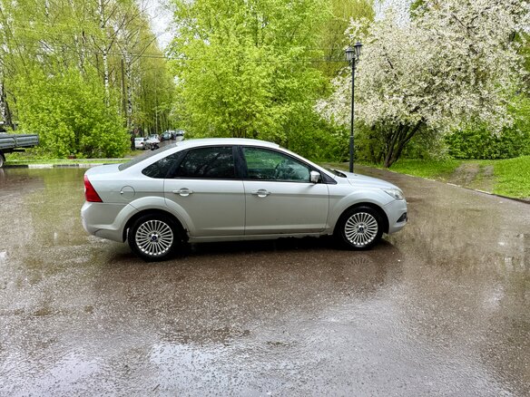 2011 Ford Focus II Рестайлинг, серебристый, 550000 рублей - вид 3