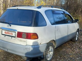 1998 Toyota Ipsum I (M10), белый, 350000 рублей, вид 4