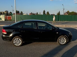 2013 Volkswagen Polo V, чёрный, 810000 рублей, вид 3