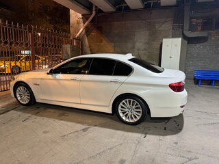 2015 BMW 5 серии 528i xDrive VI (F10/F11/F07) Рестайлинг, белый, 2500000 рублей, вид 5