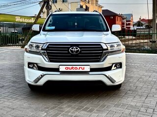 2015 Toyota Land Cruiser 200 Series Рестайлинг 2, белый, 6350000 рублей, вид 2