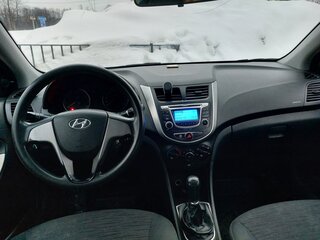 2015 Hyundai Solaris I Рестайлинг, белый, 599000 рублей, вид 5