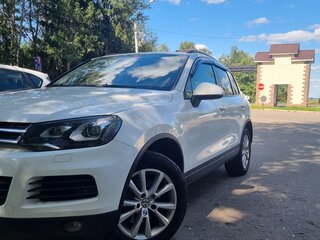 2013 Volkswagen Touareg II, белый, 1600000 рублей, вид 1