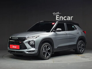 2023 Chevrolet TrailBlazer III Рестайлинг, серебристый, 2250000 рублей, вид 1