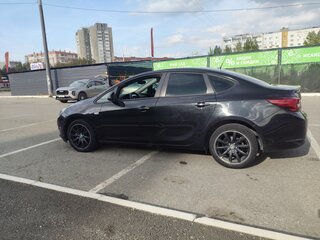 2013 Opel Astra J Рестайлинг, чёрный, 645000 рублей, вид 3