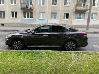 2019 Kia Optima IV Рестайлинг, коричневый, 1880000 рублей, вид 2