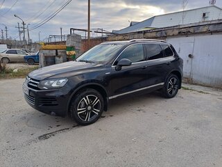 2014 Volkswagen Touareg II, чёрный, 2750000 рублей, вид 2