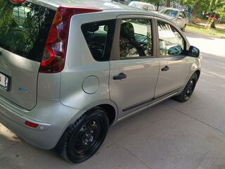 2011 Nissan Note I Рестайлинг, серебристый, 757000 рублей, вид 4
