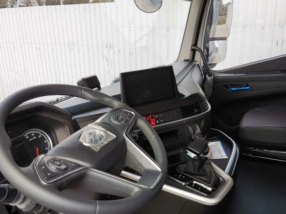 2023 IVECO-Hongyan 4x2, синий, 9700000 рублей - вид 8