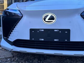 2023 Lexus RZ 450e, белый, 6000000 рублей, вид 3