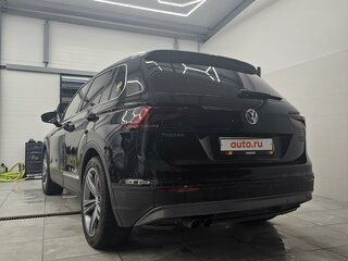 2017 Volkswagen Tiguan II, чёрный, 1750000 рублей, вид 4