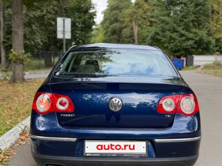 2010 Volkswagen Passat B6, синий, 585000 рублей, вид 5