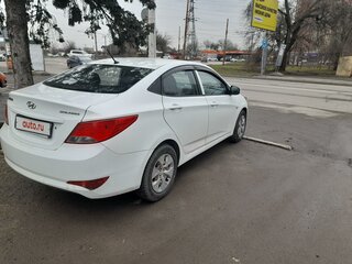 2014 Hyundai Solaris I Рестайлинг, белый, 800000 рублей, вид 3