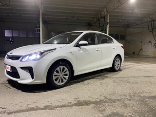 2019 Kia Rio IV, белый, 1250000 рублей, вид 1