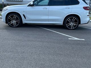 2019 BMW X5 30d IV (G05/G18), белый, 7600000 рублей, вид 3
