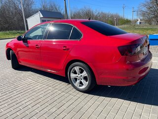 2011 Volkswagen Jetta VI, красный, 725000 рублей, вид 3