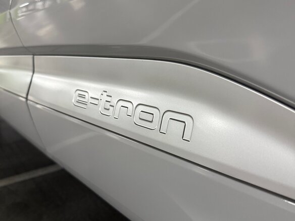 2023 Audi Q4 e-tron 50 quattro I, белый, 4999000 рублей - вид 19