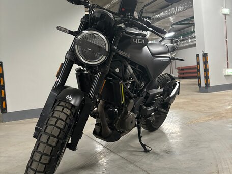 2022 Husqvarna Svartpilen 401, чёрный, 590000 рублей, вид 2