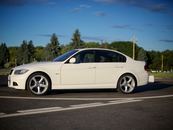 2011 BMW 3 серии 325i V (E90/E91/E92/E93) Рестайлинг, белый