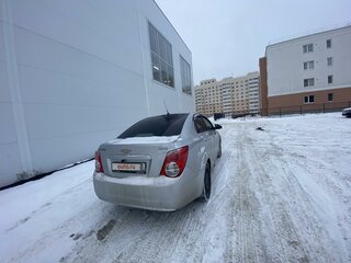 2012 Chevrolet Aveo II, серебристый, 685000 рублей, вид 1