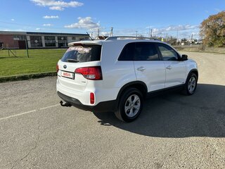 2013 Kia Sorento II Рестайлинг, белый, 1895000 рублей, вид 4