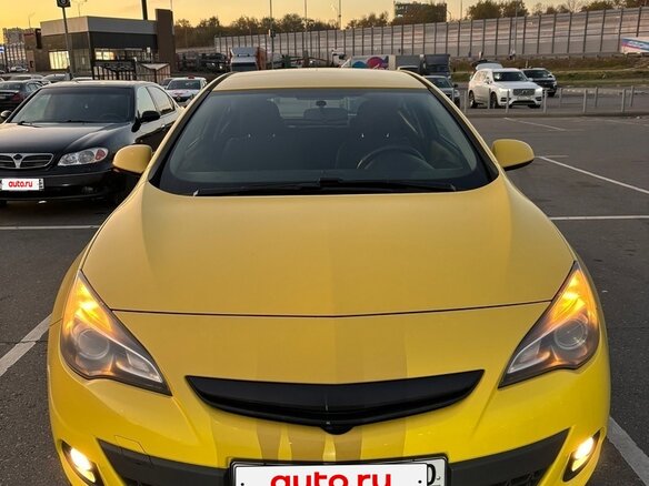 2012 Opel Astra GTC J Рестайлинг, жёлтый, 870000 рублей - вид 3