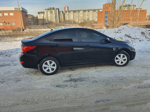2013 Hyundai Solaris I, чёрный, 850000 рублей - вид 1