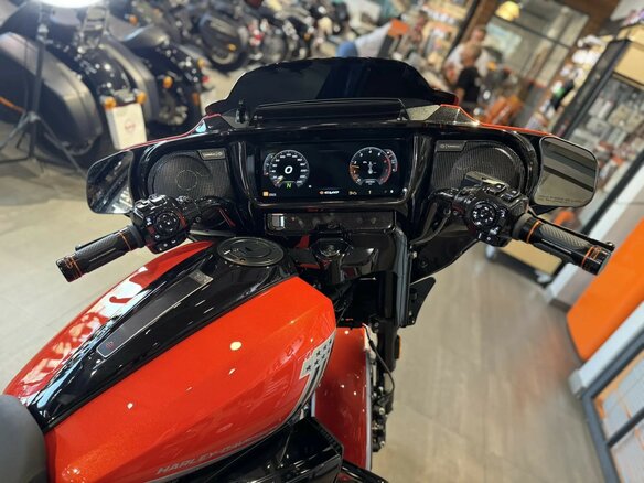 2024 Harley-Davidson CVO Street Glide, оранжевый, 4900000 рублей - вид 29