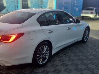 2017 Infiniti Q50 I Рестайлинг, белый, 2200000 рублей, вид 4