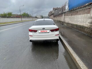 2019 Kia Optima IV Рестайлинг, белый, 1550000 рублей, вид 3