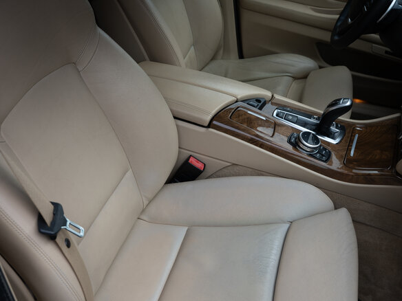 2010 BMW 5 серии 535i VI (F10/F11/F07), чёрный, 2500000 рублей - вид 10
