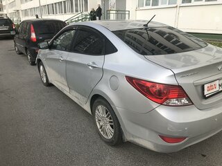 2013 Hyundai Solaris I, серебристый, 600000 рублей, вид 4