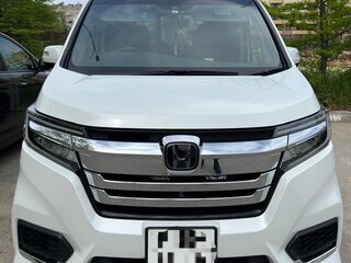 2017 Honda Stepwgn Spada V Рестайлинг, белый, 3100000 рублей, вид 2