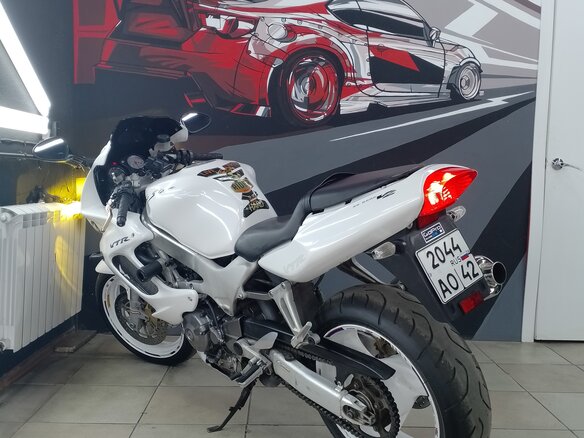 1997 Honda VTR 1000, белый, 380000 рублей - вид 4