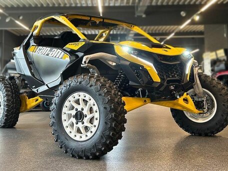 2024 BRP Can-Am Maverick R X RS SAS, жёлтый, 6199000 рублей, вид 1