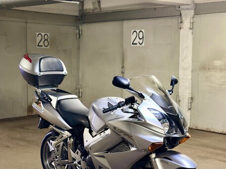 2007 Honda VFR 800, серый, 600000 рублей, вид 3