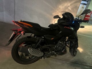 2021 Bajaj Pulsar 180, чёрный, 175000 рублей, вид 5