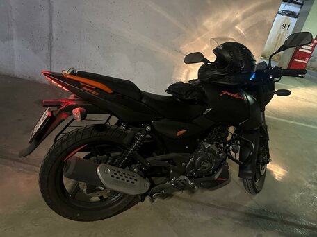 2021 Bajaj Pulsar 180, чёрный, 175000 рублей, вид 5