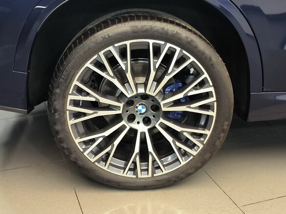 2025 BMW X5 40i IV (G05/G18) Рестайлинг, синий - вид 2