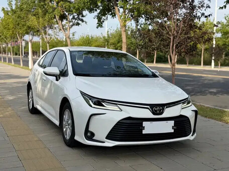2023 Toyota Corolla XII (E210), белый, 1600000 рублей, вид 4