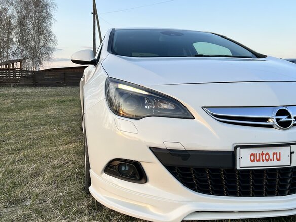 2013 Opel Astra GTC J Рестайлинг, белый, 1350000 рублей - вид 5