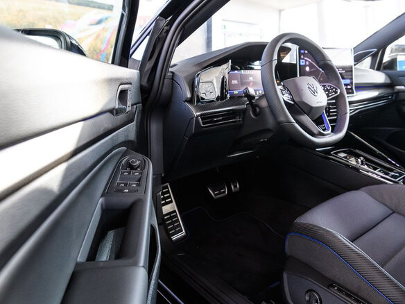 2025 Volkswagen Golf R VIII Рестайлинг, чёрный, 7289000 рублей - вид 5