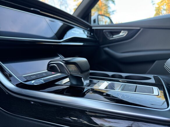 2018 Audi Q8 55 TFSI I (4M), белый, 4950000 рублей - вид 11