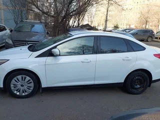 2018 Ford Focus III Рестайлинг, белый, 800000 рублей, вид 3