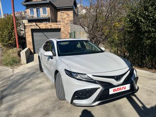 2023 Toyota Camry VIII (XV70) Рестайлинг, белый, 4750000 рублей, вид 2