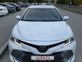 2018 Toyota Camry VIII (XV70), белый, 3000000 рублей, вид 1